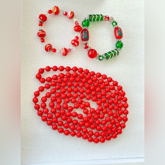 Christmas Red Glass Art Glass Bead Lot - Picture 4 of 4